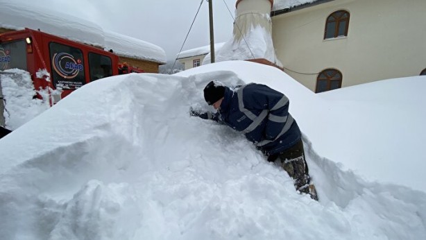 Foto - Kar kalınlığı 2 metreyi aştı! Araçlar kara gömüldü