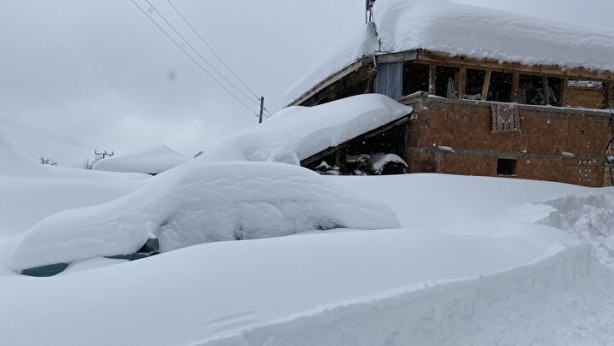Foto - Kar kalınlığı 2 metreyi aştı! Araçlar kara gömüldü
