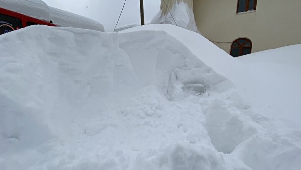 Foto - Kar kalınlığı 2 metreyi aştı! Araçlar kara gömüldü