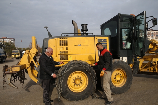 Foto - "Kar kaplanları" 57 iş makinesiyle mücadeleye hazır!