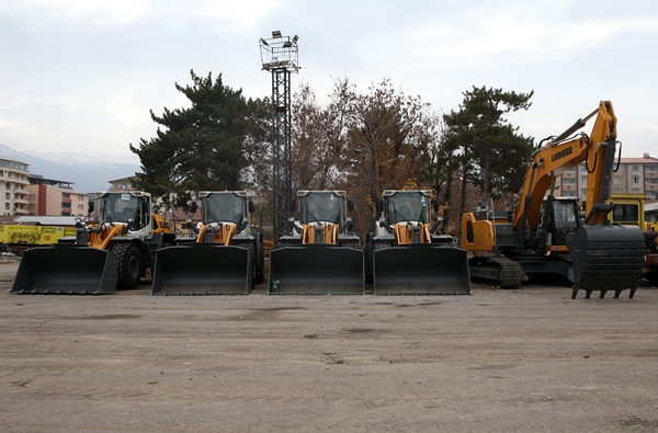 "Kar kaplanları" 57 iş makinesiyle mücadeleye hazır!