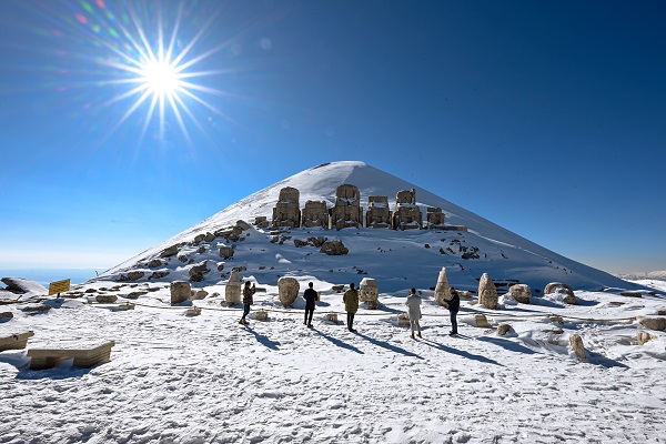 Foto - Kar kış demeden Nemrut Dağı'na akın ediyorlar