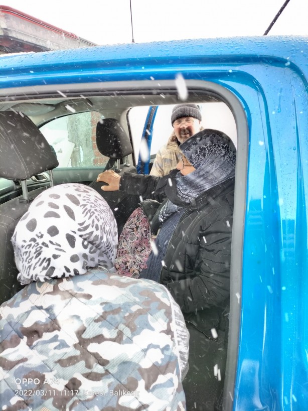 Foto - Kar küreme araçları rahatsızlanan kadını hastaneye yetiştirmek için çalıştı