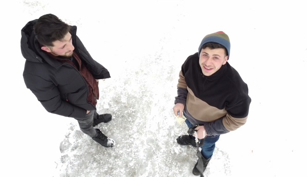 Foto - Kar yağdı yollar kapandı! Bakın genç adam market alışverişini nasıl yaptı