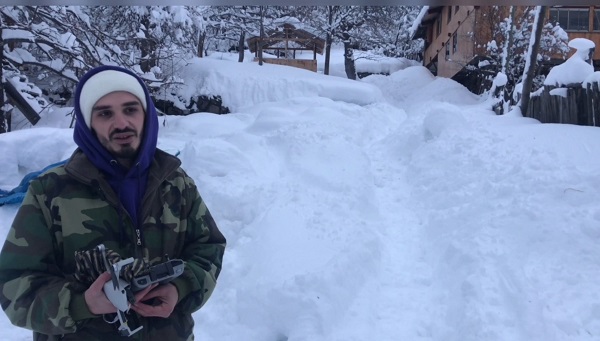 Foto - Kar yağdı yollar kapandı! Bakın genç adam market alışverişini nasıl yaptı