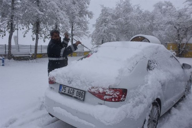 Foto - Kar yağışı Doğu'da 270 köy yolunu kapadı