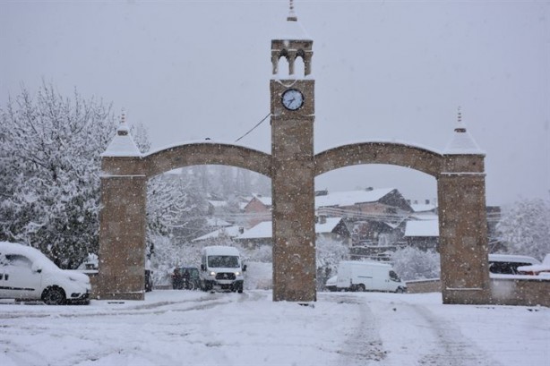 Foto - Kar yağışı Doğu'da 270 köy yolunu kapadı