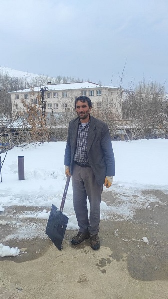 Foto - Kar yağışı en çok ona yaradı! Ekmeğini kardan böyle çıkartıyor