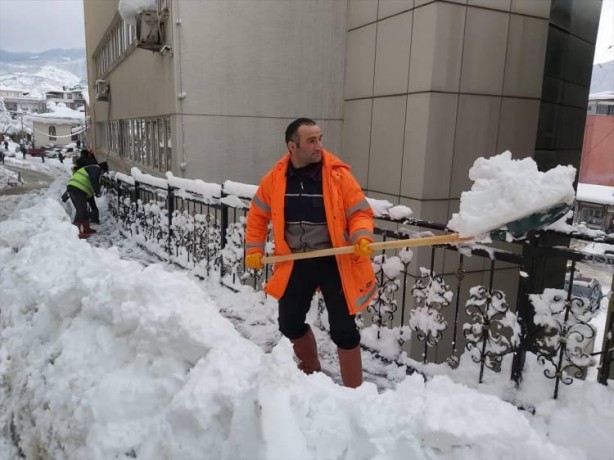 Foto - Kar yağışı etkili olurken tatil haberleri art arda geliyor! İşte eğitime ara verilen illerimiz...