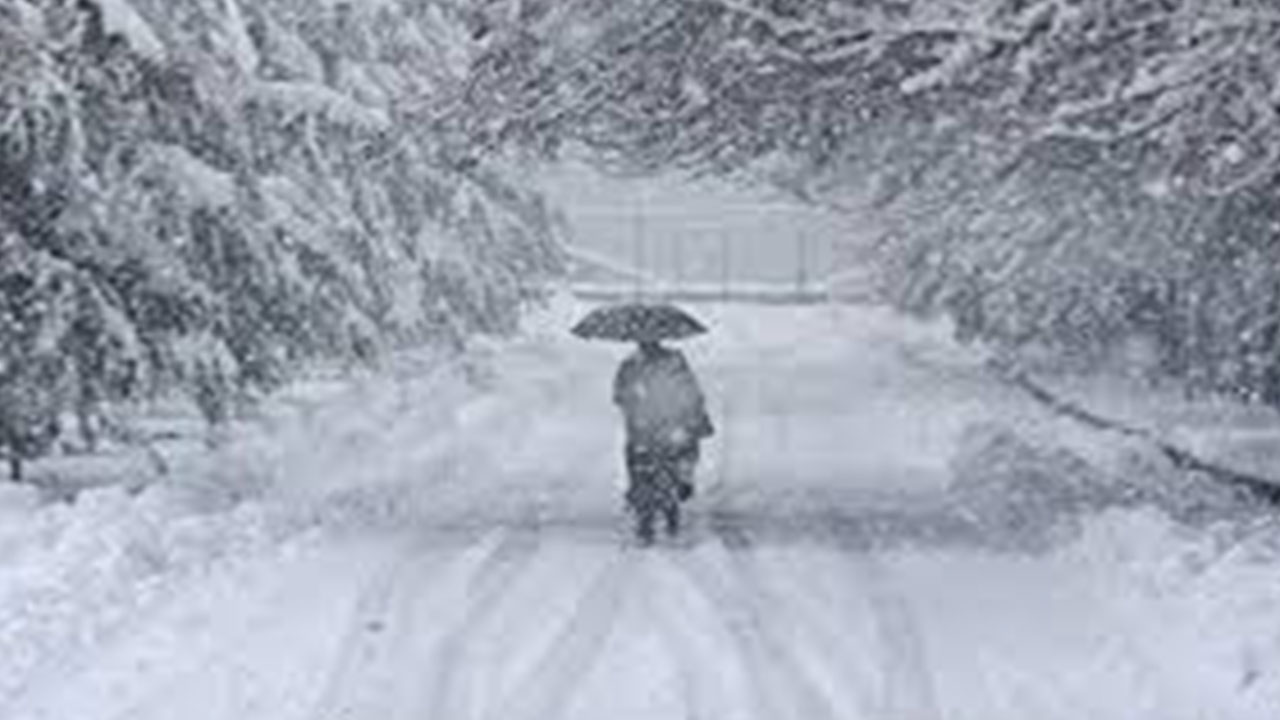 Foto - Kar yağışı İstanbul'a geri dönüyor! Atkı, bere, eldivenleri hazırlayın: 'Yolları kapatacak' seviyede geliyor