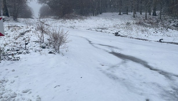 Kar yağışı İstanbul'un kapısına dayandı! Her yer bembeyaz