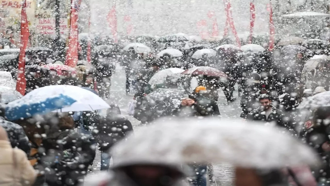 Foto - Kar yağışı İstanbul’un yanı başına dayandı! Lapa lapa yağacak