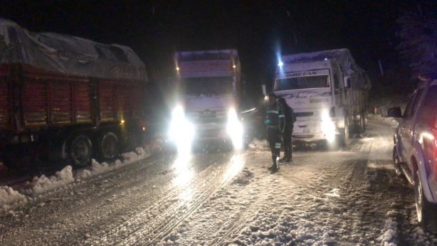 Foto - Kar yağışı nedeniyle Antalya-Konya karayolu kapatıldı