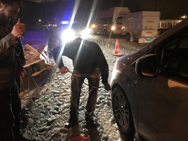Foto - Kar yağışı nedeniyle Antalya-Konya karayolu kapatıldı