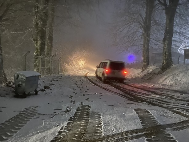 Kar yağışı sürücülere zor anlar yaşatıyor