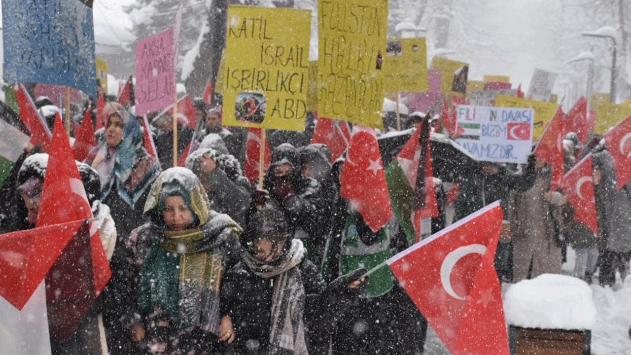 Foto - Kar yağışına rağmen Gazze için insan seli