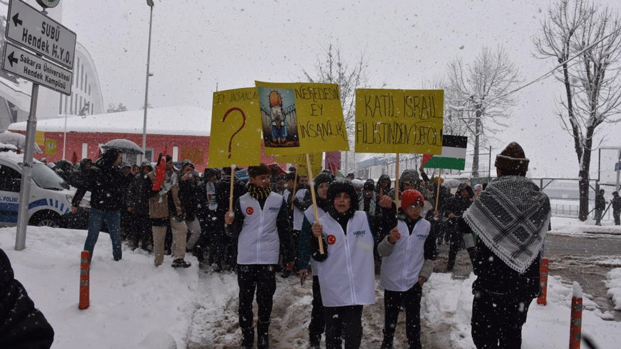 Foto - Kar yağışına rağmen Gazze için insan seli