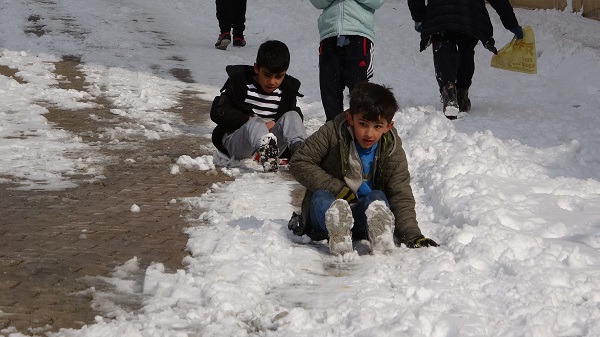 Foto - Kar yağışının keyfini onlar çıkarttı! Dört gözle beklediler keyfini böyle sürdüler