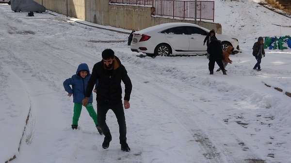 Foto - Kar yağışının keyfini onlar çıkarttı! Dört gözle beklediler keyfini böyle sürdüler