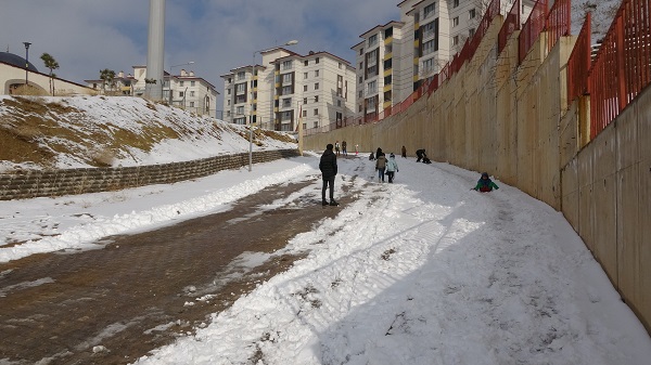 Foto - Kar yağışının keyfini onlar çıkarttı! Dört gözle beklediler keyfini böyle sürdüler