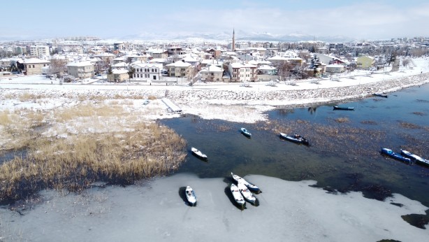 Kar yağışının sonrası Beyşehir Gölü kıyılarında doyumsuz manzara