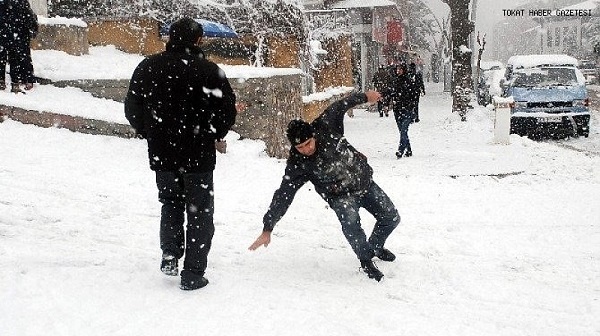 Foto - Kar yağışları başladı kazalar arttı! Aman dikkat düştüğünüzde sakın bu hatayı yapmayın