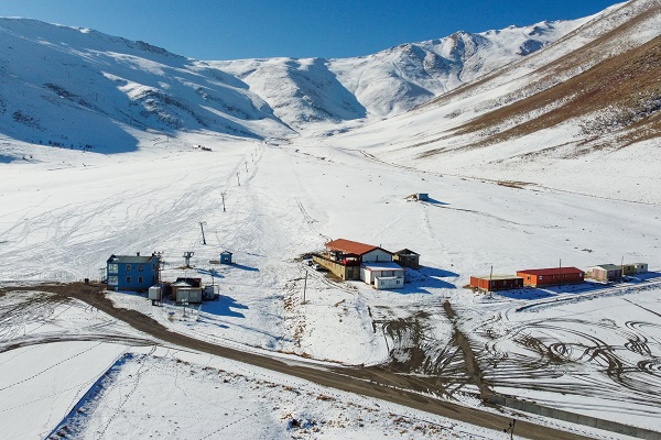 Foto - Kar yağmayınca böyle oldu! Sporcular bavullarını toplayıp oraya gitti