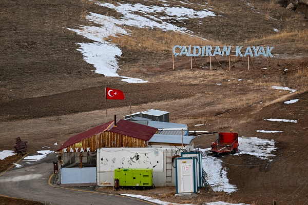 Foto - Kar yağmayınca böyle oldu! Sporcular bavullarını toplayıp oraya gitti