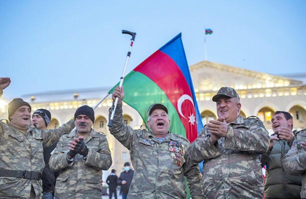 Foto - Karabağ Zaferi’nin üzerinden 3 yıl geçti... Hâlâ anlamayanlar bu resme iyi baksın: SİHA’lar yoğun şekilde kullanılmıştı: ‘Azerbaycan yalnız değildir’