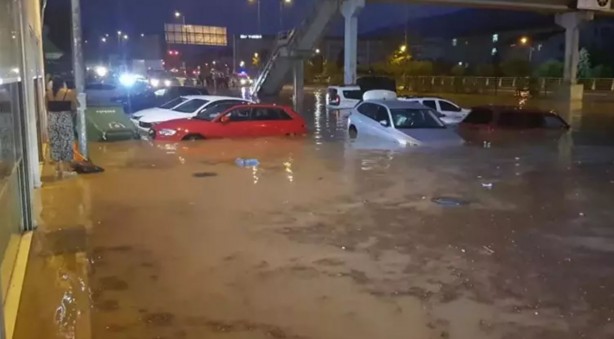 Foto - Karabük, Venedik'e döndü! Vatandaşlar botlarla kurtarıldı