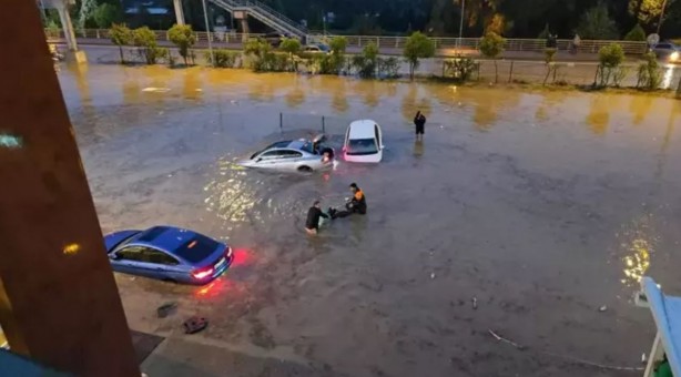 Karabük, Venedik'e döndü! Vatandaşlar botlarla kurtarıldı