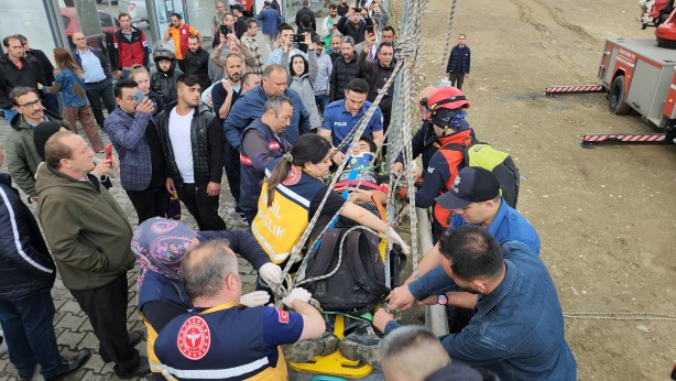 Foto - Karabük'te 15 metreden düşen genci itfaiye böyle kurtardı