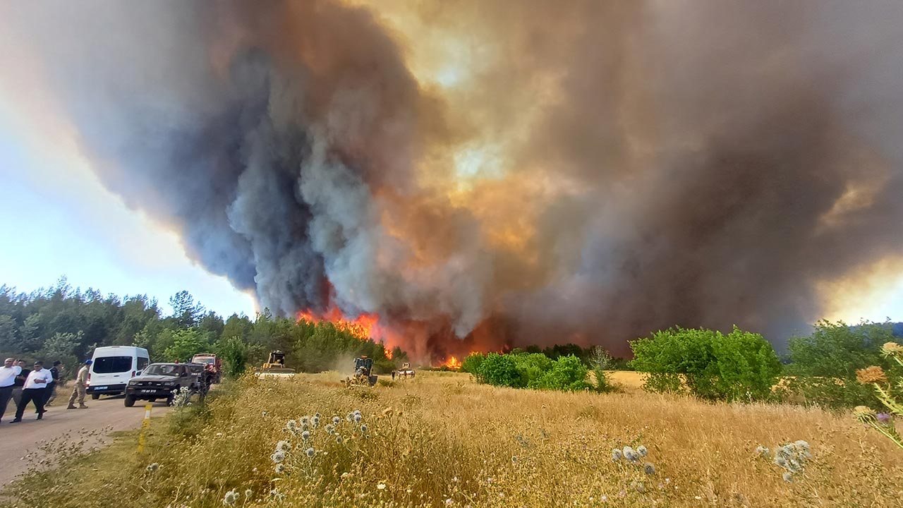 Foto - Karabük’te alarm durumu! 10 köy tahliye edildi, vali yavuz yangın bölgesinde