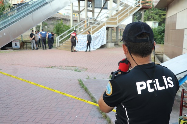 Foto - Karabük'te korkunç olay! Yürüyen merdivenin altında bebek cesedi bulundu! Annenin şu rezil ifadesine bakın