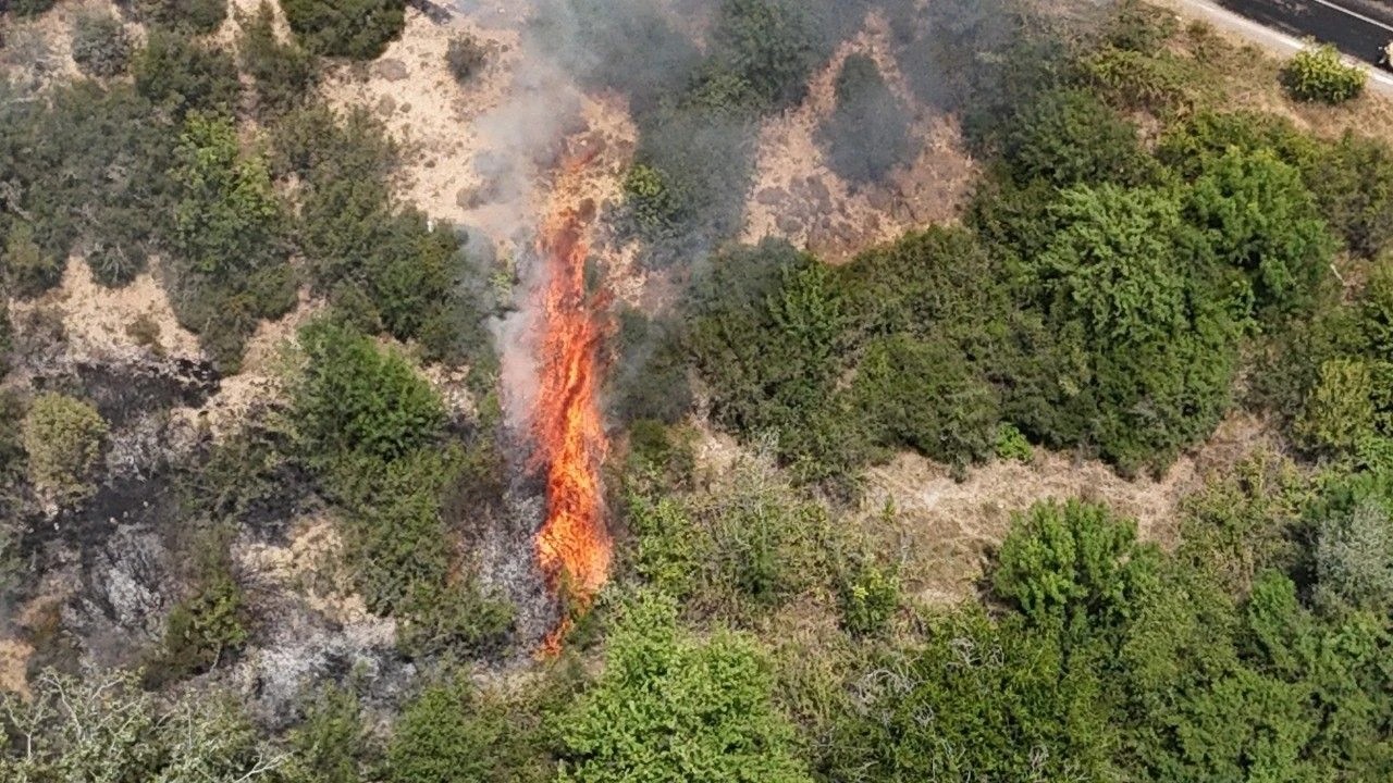 Karabük'te orman yangını büyüyor! Alevler köye dayandı, vatandaşlar panikte