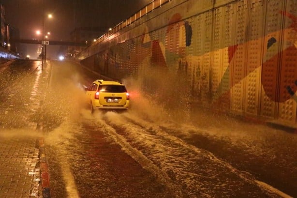 Foto - Karabük'te sağanak su baskınlarına neden oldu