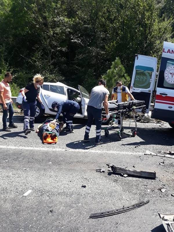 Foto - Karabük'te trafik kazası: 2 kişi öldü 3 kişi yaralandı
