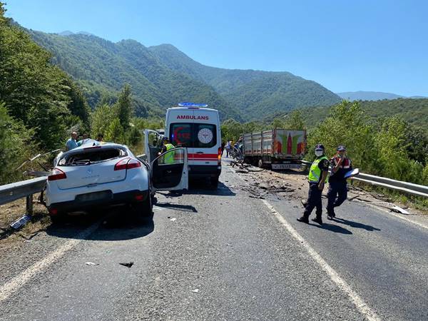 Karabük'te trafik kazası: 2 kişi öldü 3 kişi yaralandı