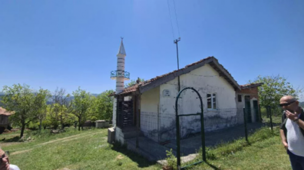 Foto - Karabük'teki caminin minaresi atık varillerden yapıldı!