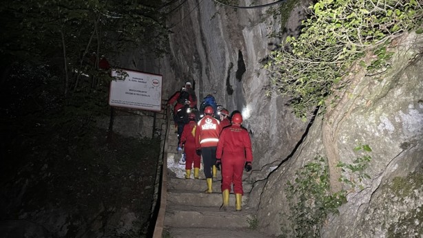 Foto - Karabük'teki Mencilis mağarasına giren 4 kişi mahsur kaldı 