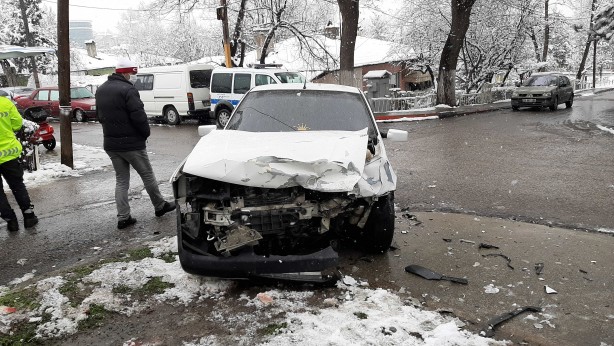 Foto - Karabük'teki trafik kazalarında 6 kişi yaralandı