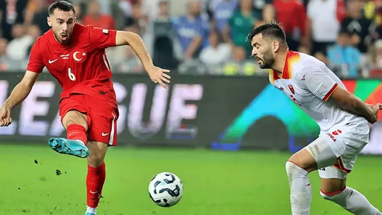 Foto - Karadağ maçının ardından Türk yıldıza zehir zemberek sözler! "Yerlerde sürünen performansı yüzünden..."