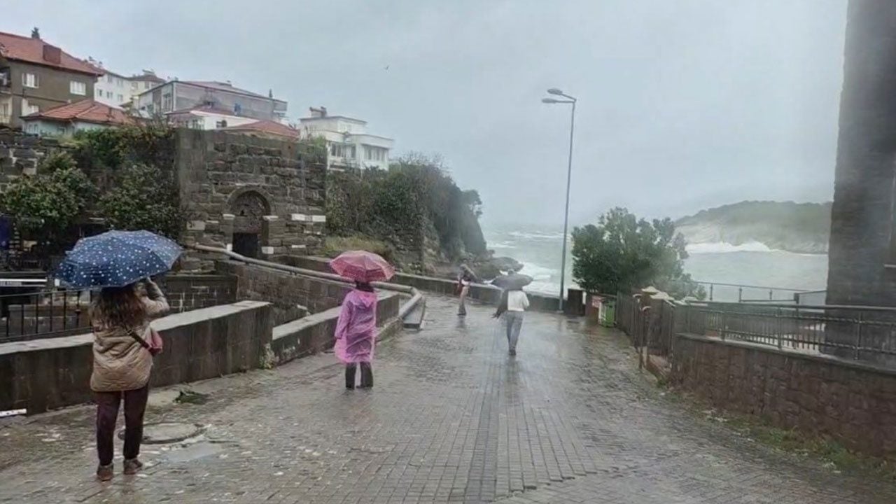 Foto - Karadeniz Çıldırdı! Dalgaların boyu 14 metreye ulaştı