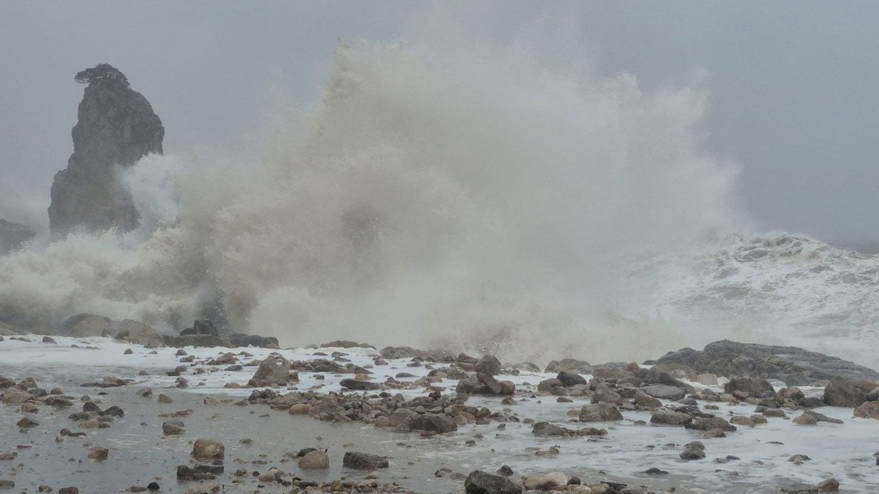 Foto - Karadeniz Çıldırdı! Dalgaların boyu 14 metreye ulaştı