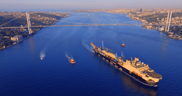 Karadeniz gazını karaya ulaştıracak! İstanbul Boğazı'ndan böyle geçti