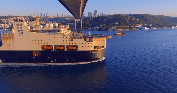 Foto - Karadeniz gazını karaya ulaştıracak! İstanbul Boğazı'ndan böyle geçti