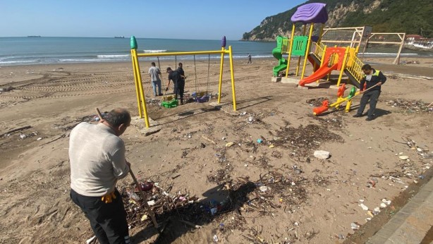 Foto - Karadeniz korkuttu! Rengi kırmızıya döndü