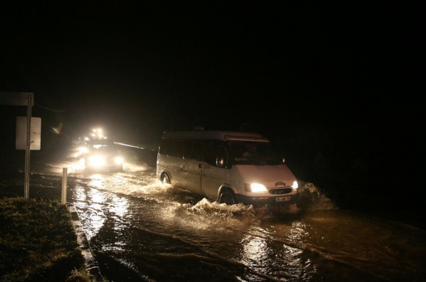 Foto - Karadeniz sele teslim: Dereler taştı, yollar göle döndü