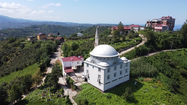 Foto - Karadeniz usulü yol! Bakın yol nereden geçiyor