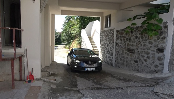Foto - Karadeniz usulü yol! Bakın yol nereden geçiyor